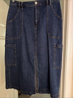 ON 34th Women’s NWOT  Denim Midi Skirt with Cargo Pockets - Dark Blue NEVER WORN